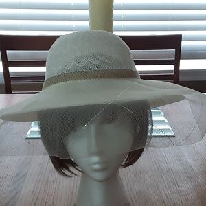 Women's dress hat, never worn like new